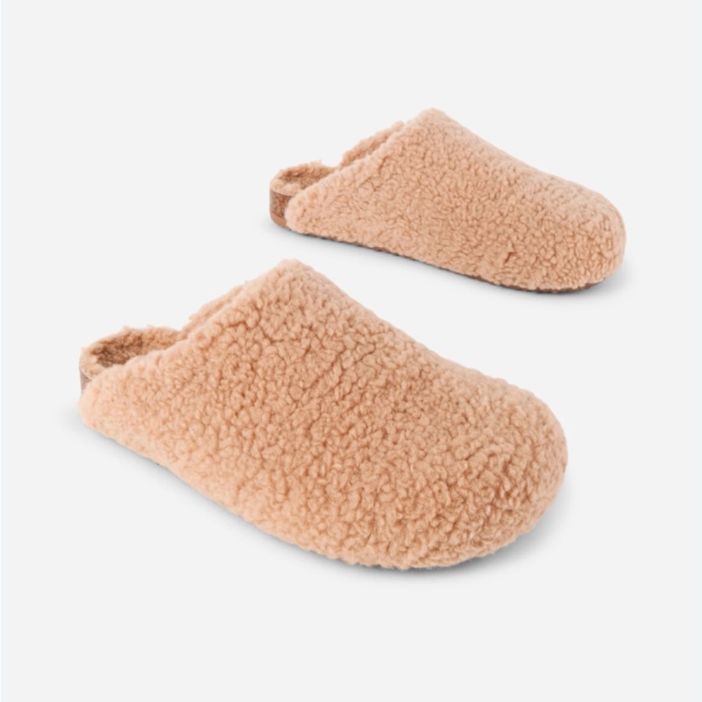 Intentionally ___ Apres slipper clogs